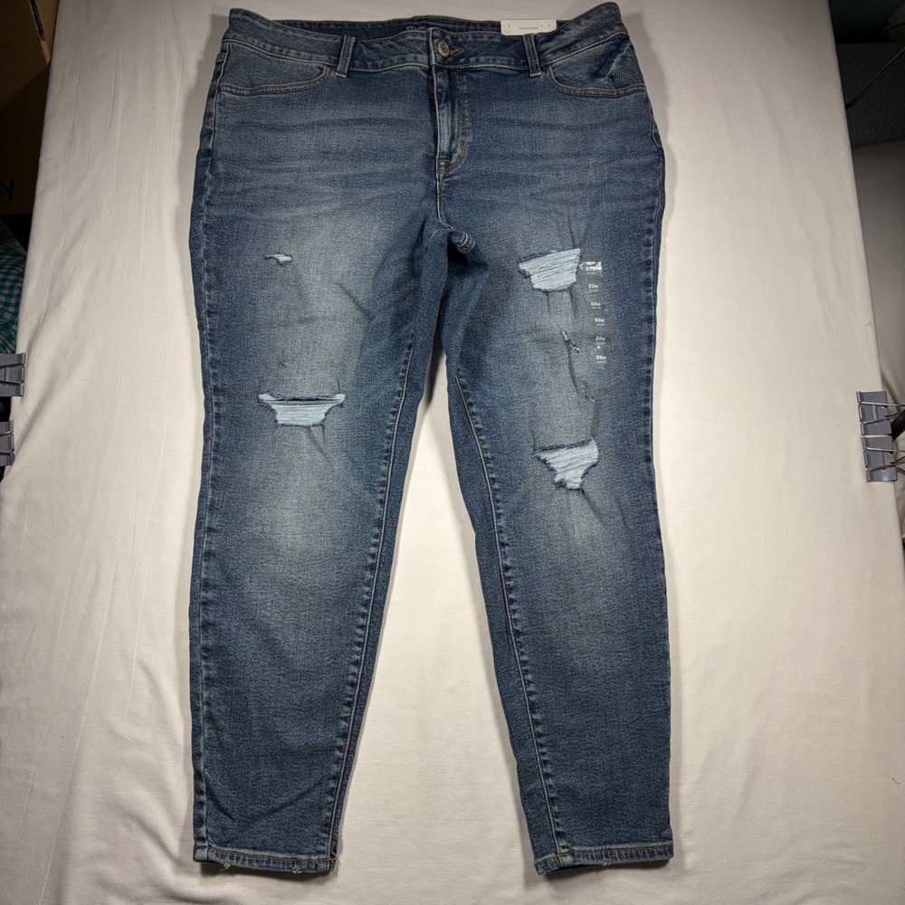 Maurices Distressed Skinny Jeans Womens 20W Short Medium Wash Denim Stretch